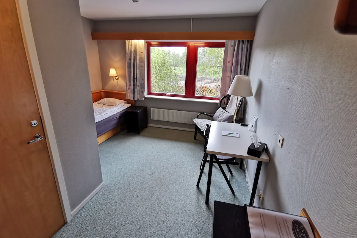 single room, private bathroom | 1 bedroom, individually decorated, desk, blackout curtains