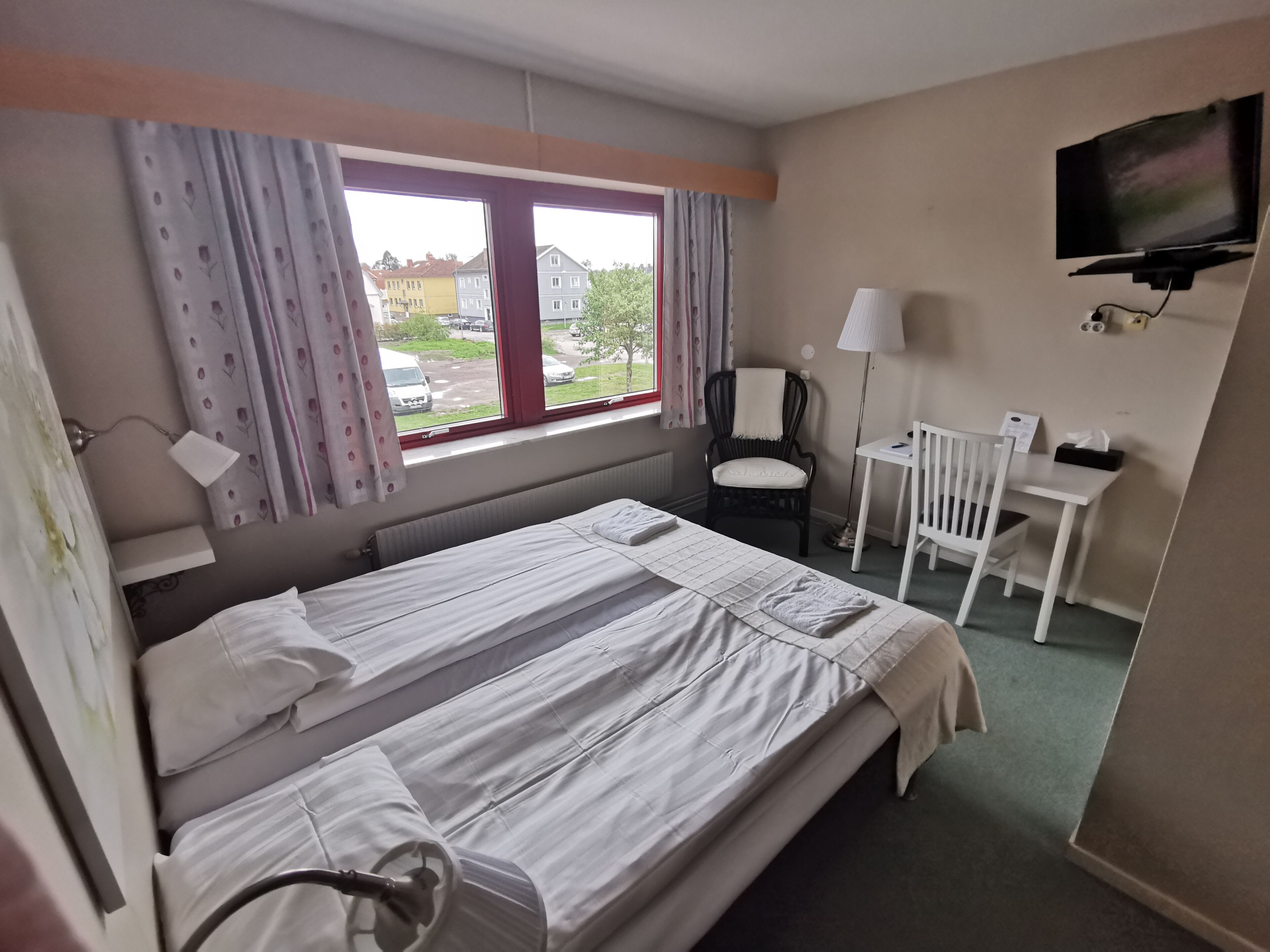 deluxe double room | 1 bedroom, individually decorated, desk, blackout curtains