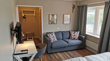 Deluxe Double Room | Individually decorated, desk, blackout drapes, travel crib