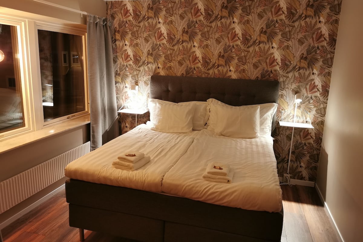 deluxe double room | 1 bedroom, individually decorated, desk, blackout curtains