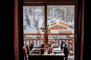Daily buffet breakfast (EUR 19 per person) - Victoria Lodge, Friendly Hotel (Val-d'Isere)