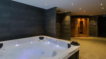 Bathtub spa indoor