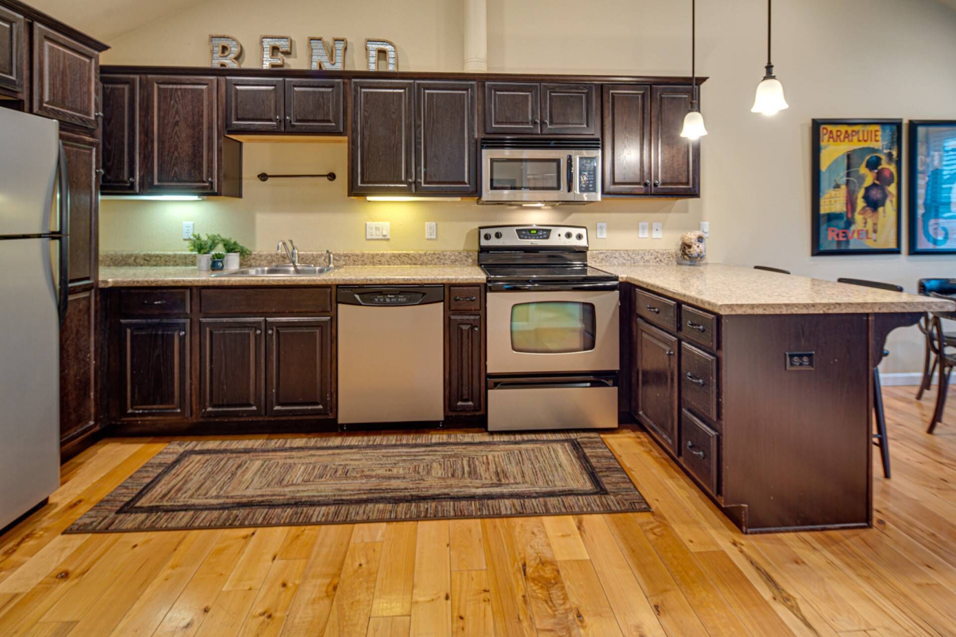 Old Bend 1 Bdrm Duplex. 4 Blocks from Dwntwn, Walk to Box Factory, Old Mill. Brews & Wine.