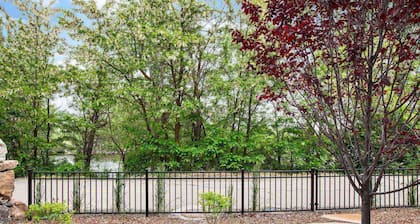 Views of the River w/ 2 Bikes to Cruise the Boise Greenbelt! Steps to Whitewater Park & Quinn's Pond