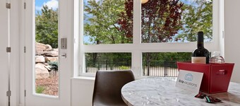 Views of the River w/ 2 Bikes to Cruise the Boise Greenbelt! Steps to Whitewater Park & Quinn's Pond