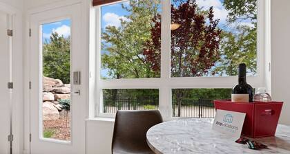 Views of the River w/ 2 Bikes to Cruise the Boise Greenbelt! Steps to Whitewater Park & Quinn's Pond