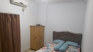 WiFi (free), bed sheets - Daftara Homestay Syariah (Jakarta)