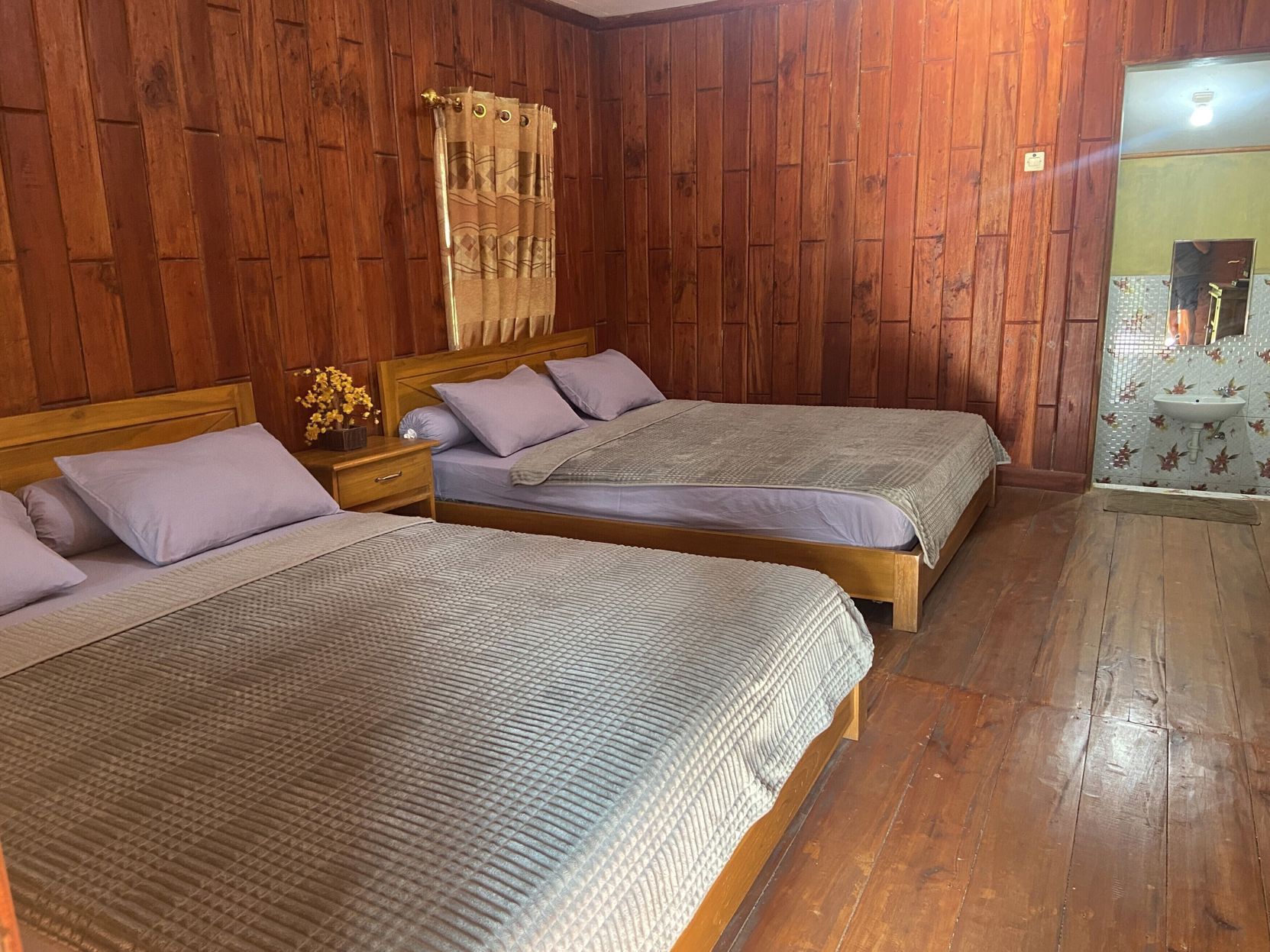 Desk, laptop workspace, free WiFi, bed sheets