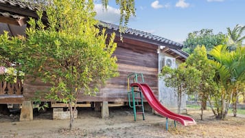 室外兒童遊樂區