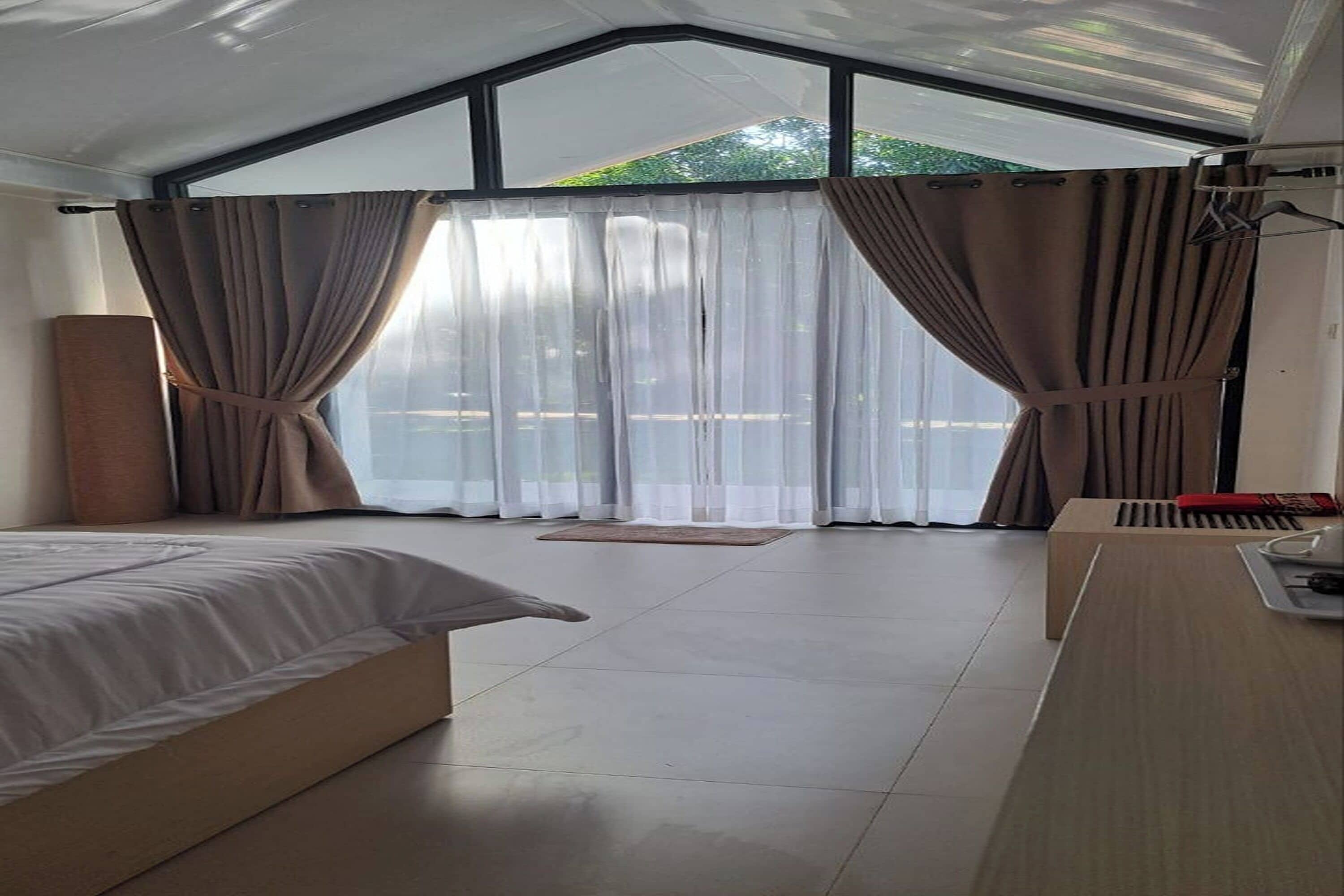 Double Room | Desk, laptop workspace, free WiFi, bed sheets