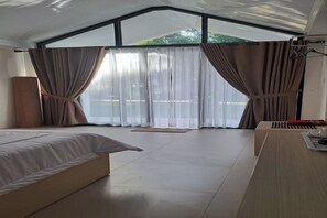 Double Room | Desk, laptop workspace, free WiFi, bed sheets