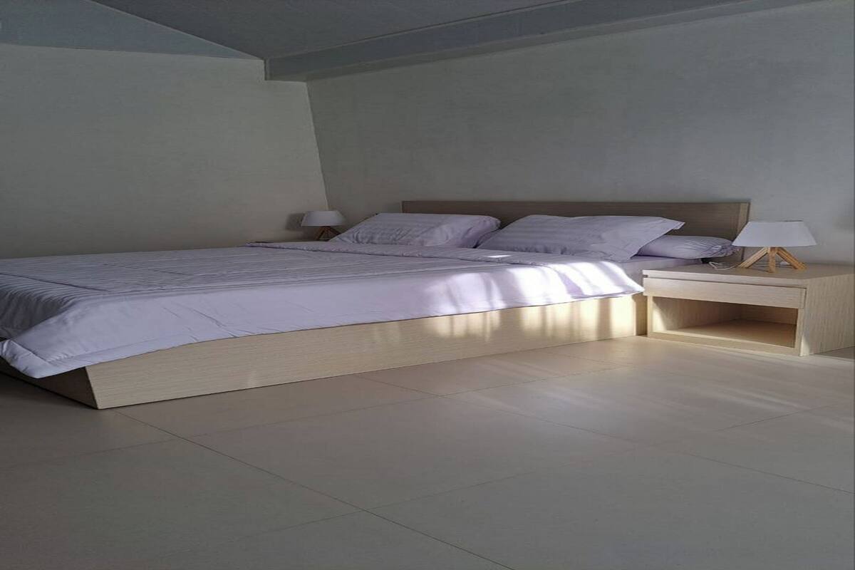 Double Room | Desk, laptop workspace, free WiFi, bed sheets