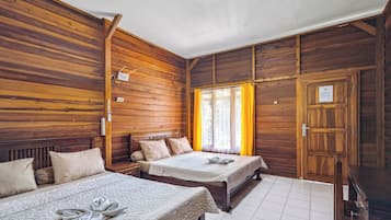 客房 (Zamrud Double Bed) | 書桌、筆電工作空間、免費無線上網、床單