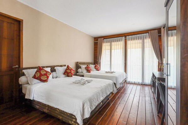 Paradiso twins (Double Bed) | Desk, laptop workspace, free WiFi, bed sheets