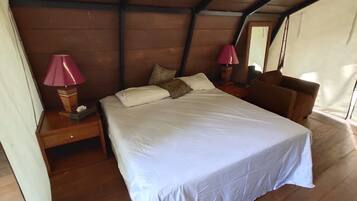 Deluxe Room | Laptop workspace