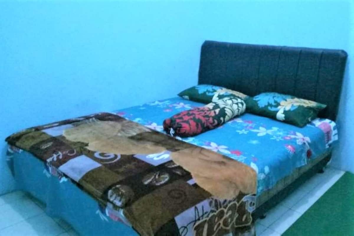 Standard Room | Iron/ironing board (on request), free WiFi, bed sheets