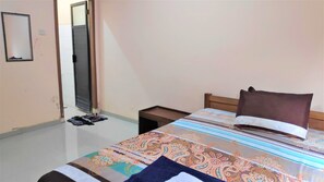 Villa | Desk, free WiFi, bed sheets - Kalegandua (Pakem)
