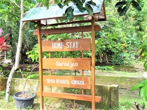 Vista frontal de la propiedad