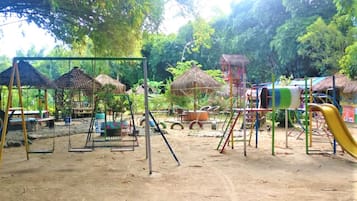 Tempat bermain anak - outdoor