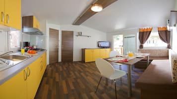Superior Mobile Home | In-room dining