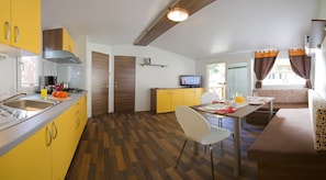Superior Mobile Home | In-room dining