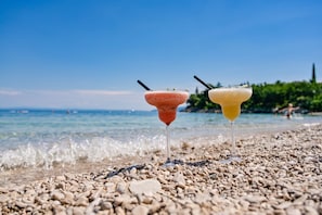 Plage à proximité, sable blanc, bar de plage