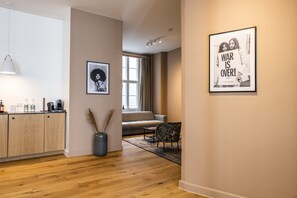Exclusive Apartment, 2 Bedrooms | Living room - On the Mile 4 - Into This Place (Copenhagen)