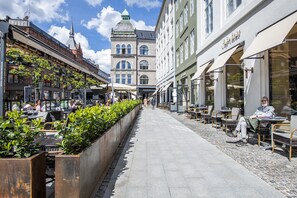Exterior - On the Mile 4 - Into This Place (Copenhagen)