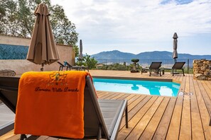 A heated pool - Splendid three bedroom villa with heated swimming pool. (Olmeto)