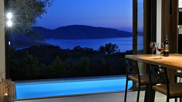 Dining - Splendid three bedroom villa with heated swimming pool. (Olmeto)