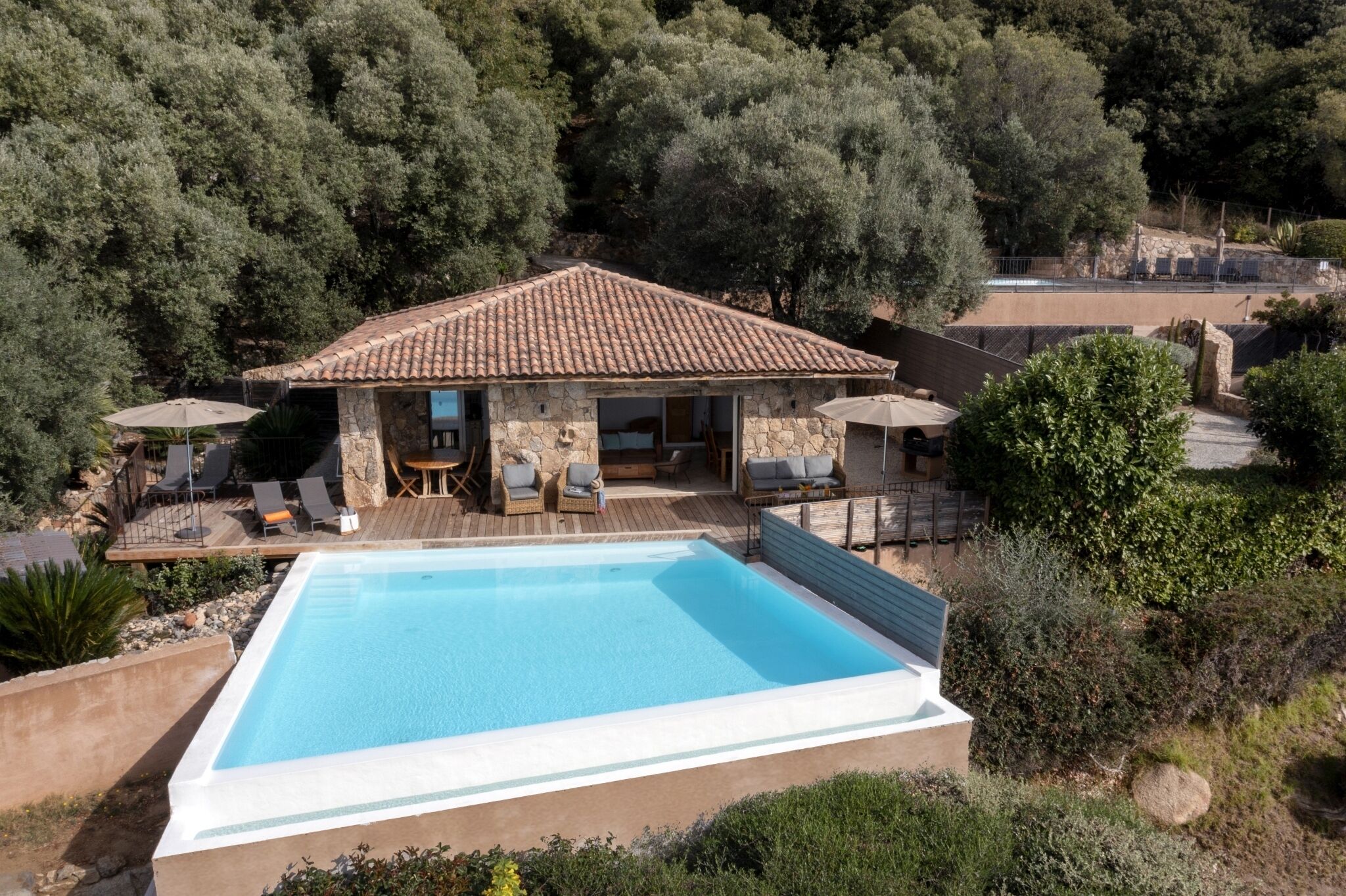 Et oppvarmet basseng