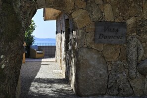 Exterior detail - Splendid two bedroom villa with heated swimming pool (Olmeto)