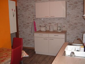 Fridge, microwave, oven, stovetop - Large holiday flat in Wernigerode with garden (Wernigerode)