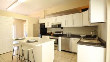 Microwave, dishwasher, coffee/tea maker, cookware/dishes/utensils