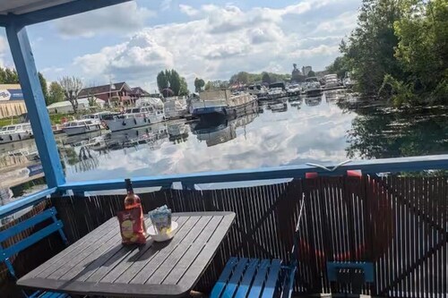Cottage flottant insolite jacuzzi privé au Port de Plaisance