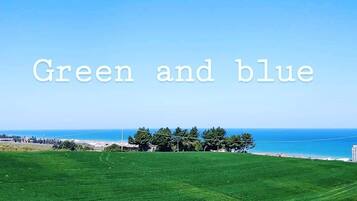 In Strandnähe, Liegestühle, Strandtücher