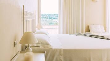 1 Schlafzimmer, Schreibtisch, Bügeleisen/Bügelbrett, Reisekinderbett