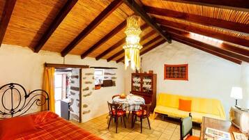 Schreibtisch, Bügeleisen/Bügelbrett, WLAN