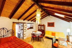 Skrivebord, strygejern/strygebræt, Wi-Fi