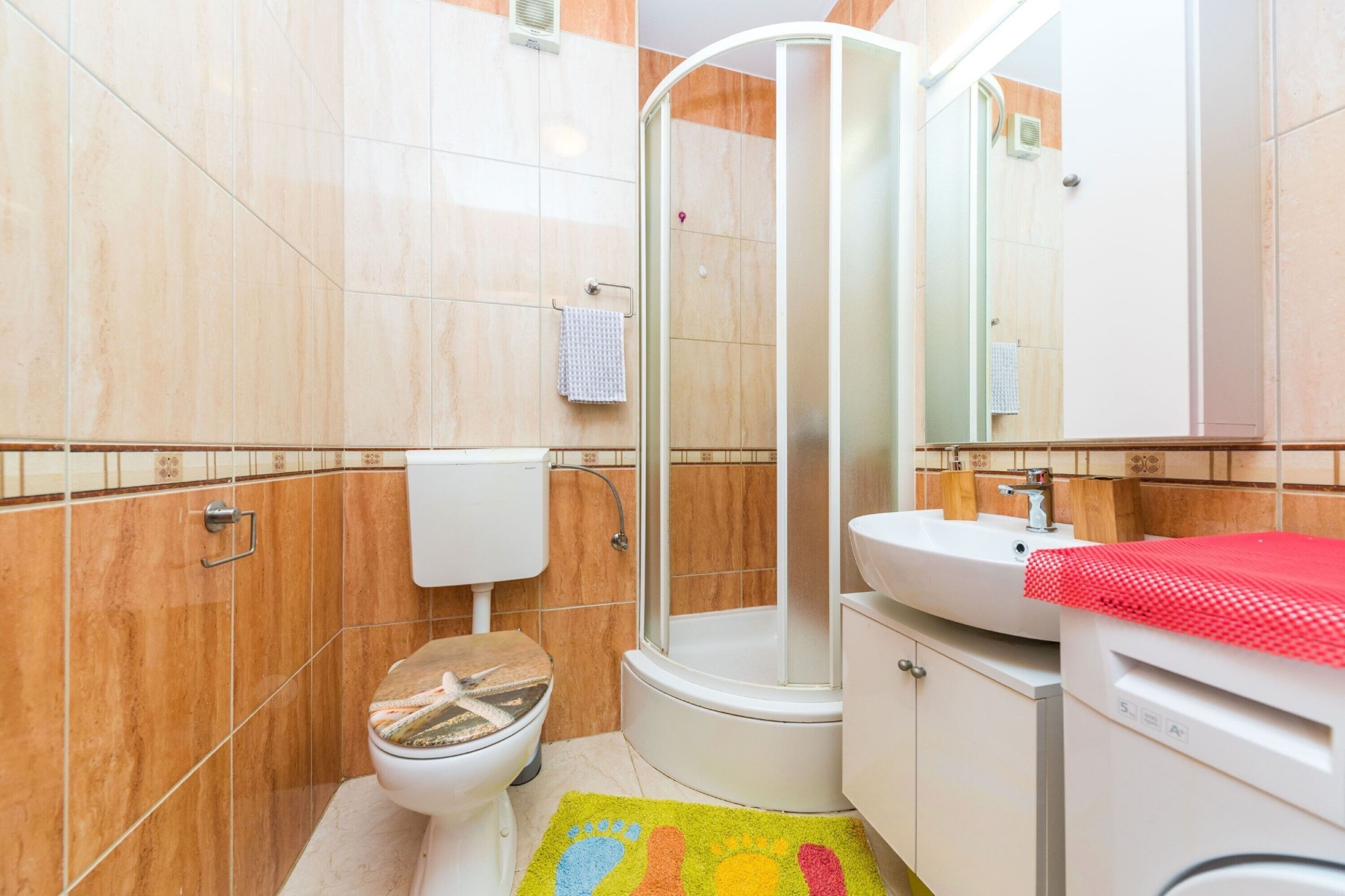 Shower, free toiletries, hair dryer, towels
