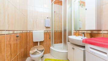 Shower, free toiletries, hair dryer, towels