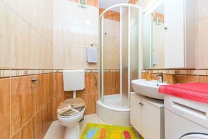 Shower, free toiletries, hair dryer, towels
