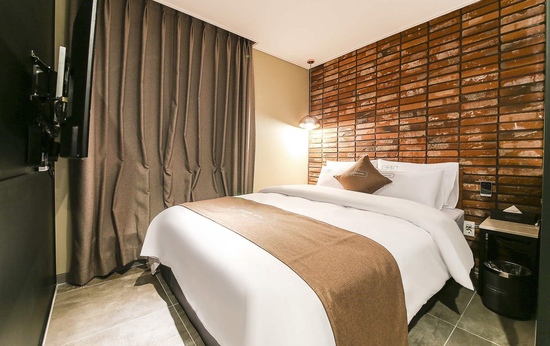 premium room | individually decorated, individually furnished, blackout curtains