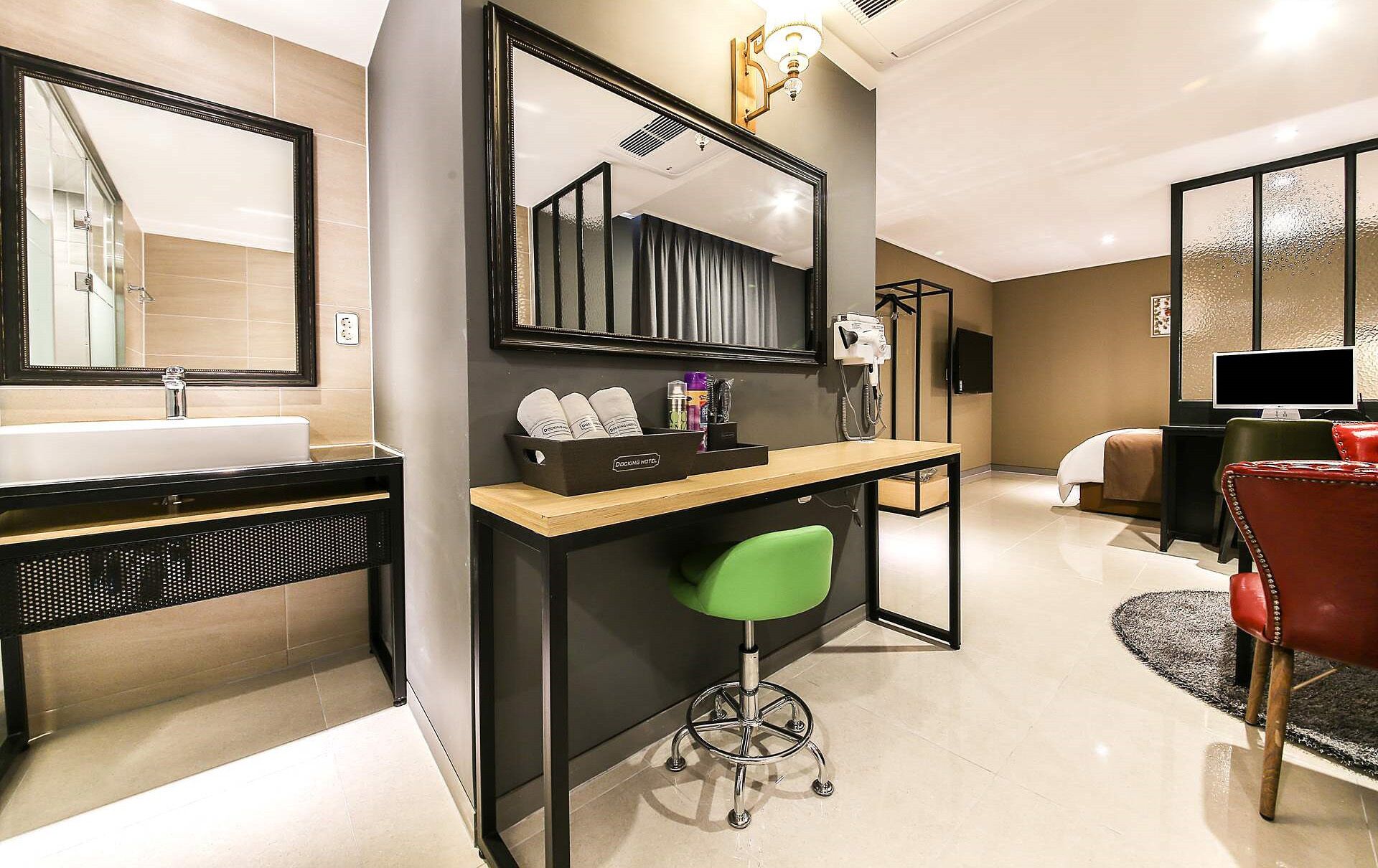 deluxe room | individually decorated, individually furnished, blackout curtains