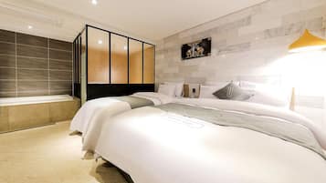 Suite Twin Room | Individually decorated, individually furnished, blackout drapes