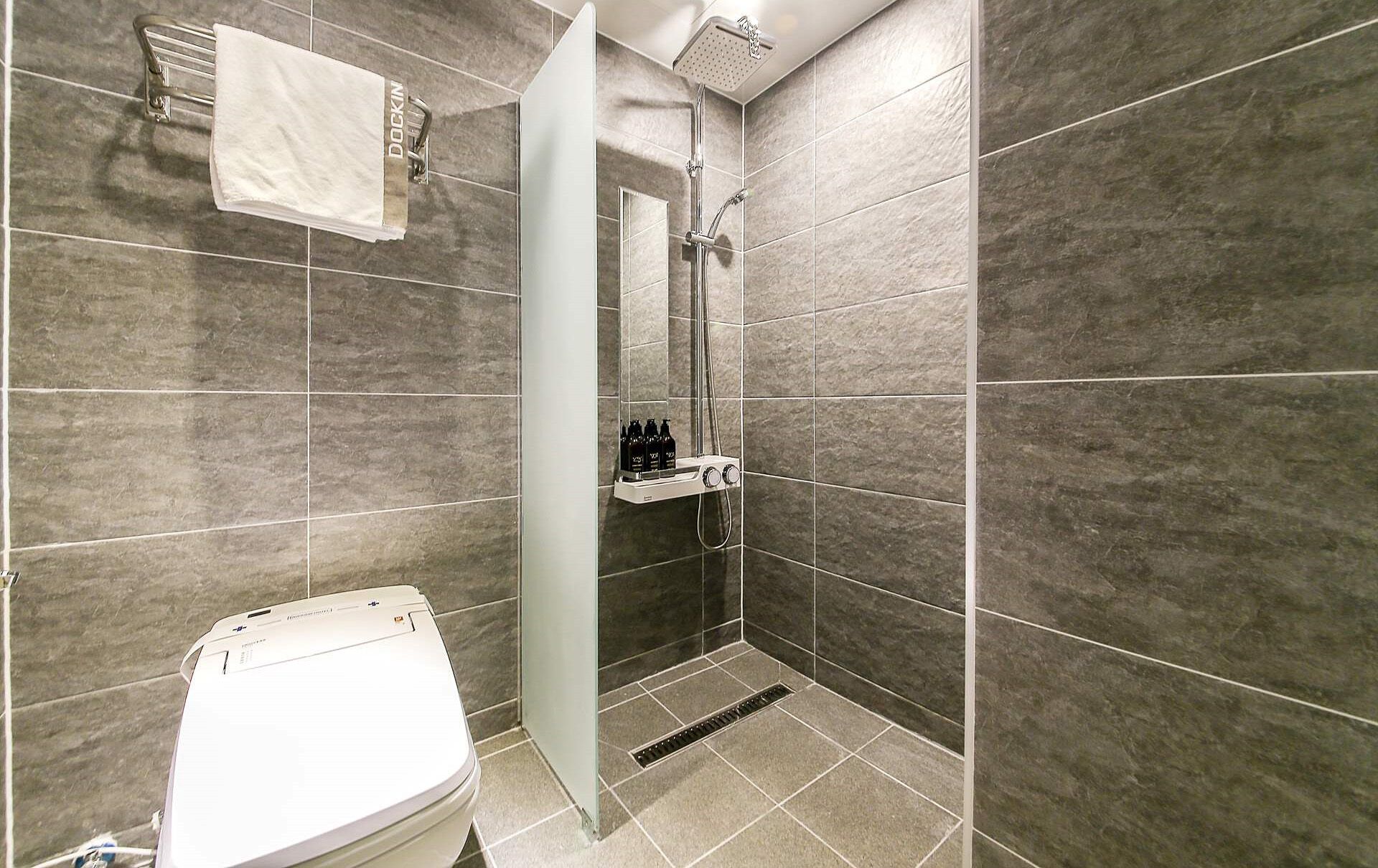 suite twin room | bathroom | separate bathtub and shower, deep-soaking bathtub, rainfall showerhead