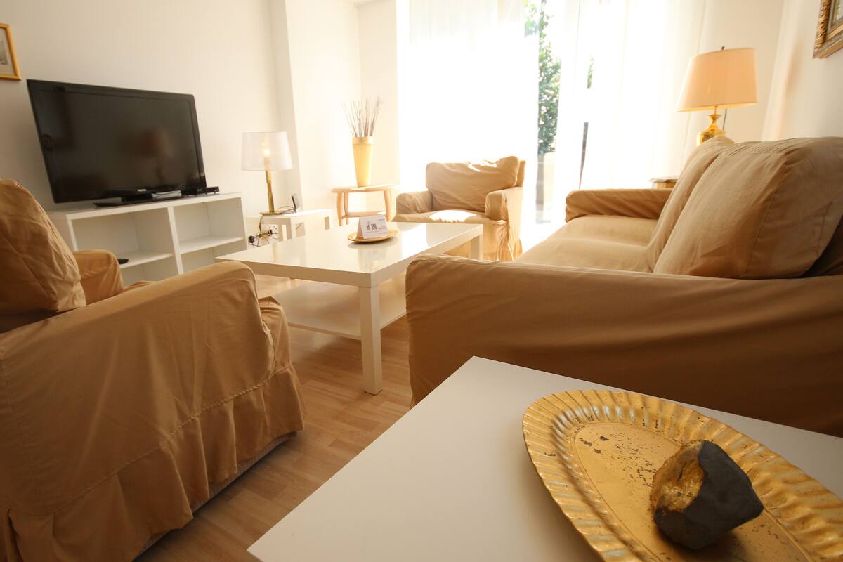 Spacious Flat & Terrace - 4 Rooms - Bath & Kitchen | Living room | Flat-screen TV
