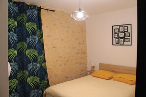 3 bedrooms, iron/ironing board, travel crib, WiFi