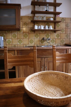 Spacious Budget Flat - 3 Rooms - Kitchen & Bath | Gemeinschaftsküche | Kühlschrank, Mikrowelle, Herdplatte, Wasserkocher mit Kaffee-/Teezubehör