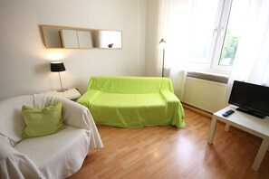 Budget Apartment - 2 Rooms - Kitchen & Bath | Free WiFi, bed sheets - a-domo Apartments Oberhausen - Budget Apartments & Flats - short & longterm - single & grouptravel (Oberhausen)